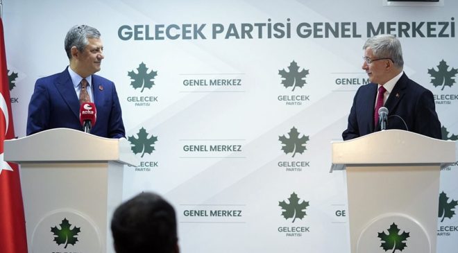 Davutoğlu’ndan Özgür Özel’le ilgili dikkat çeken sözler: Namazdan çıkıp telefona bakıyorum…